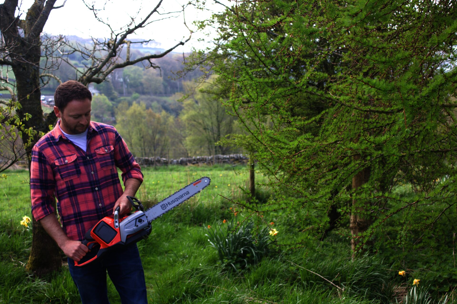 Overview: Husqvarna 540i XP battery powered chainsaw